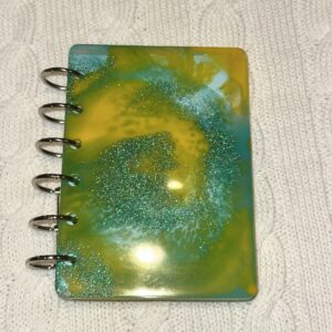 Egyedi epoxy gyanta jegyzetfüzet – M méret (178 × 108 mm)